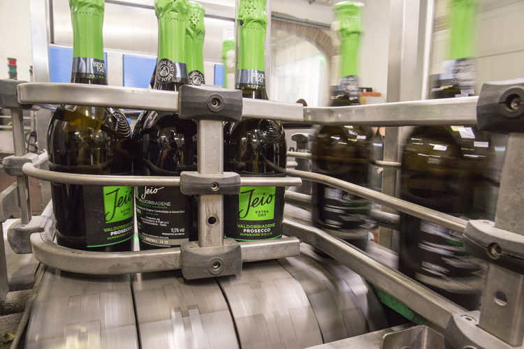 Retail takes lead in beta testing of GS1 2D codes, with other stakeholders lagging