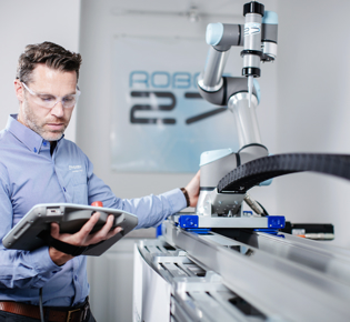 RARUK AUTOMATION TO OFFER COLLABORATIVE 7TH AXIS FROM THOMSON