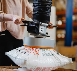 Movomech’s VacuhandPro Vacuum Lifter