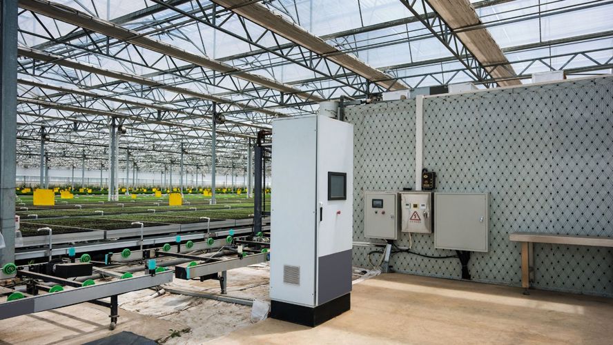 Industrial-grade LTE 4G router with IP20 edgegateway from ifm